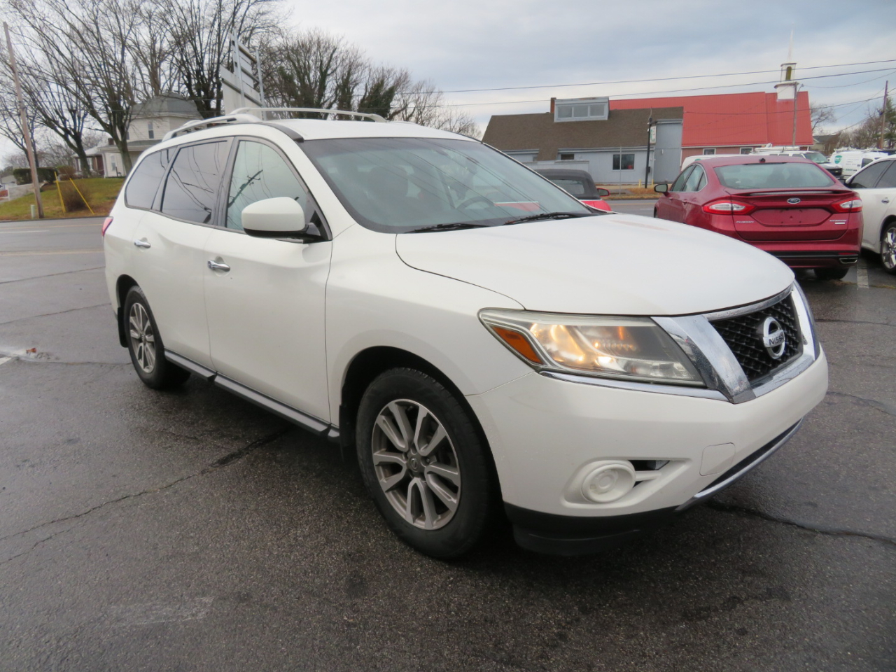 Nissan Pathfinder SV 2WD 2014