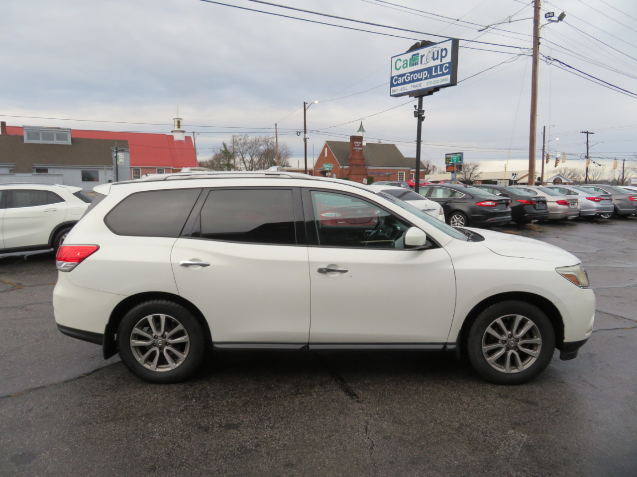 Nissan Pathfinder SV 2WD 2014