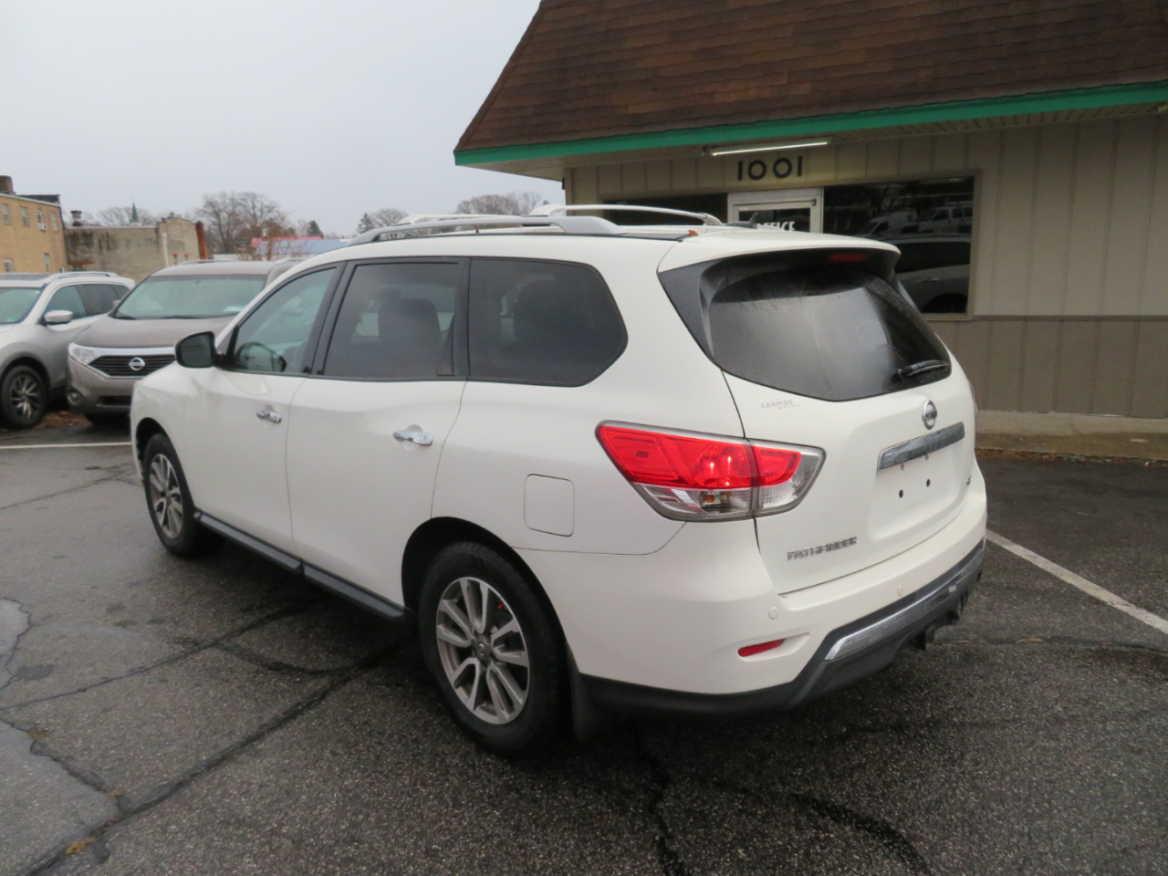 Nissan Pathfinder SV 2WD 2014