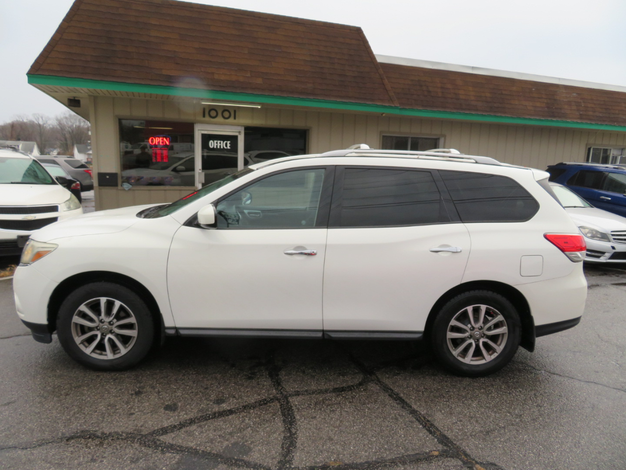Nissan Pathfinder SV 2WD 2014