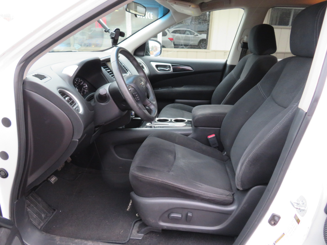 Nissan Pathfinder SV 2WD 2014