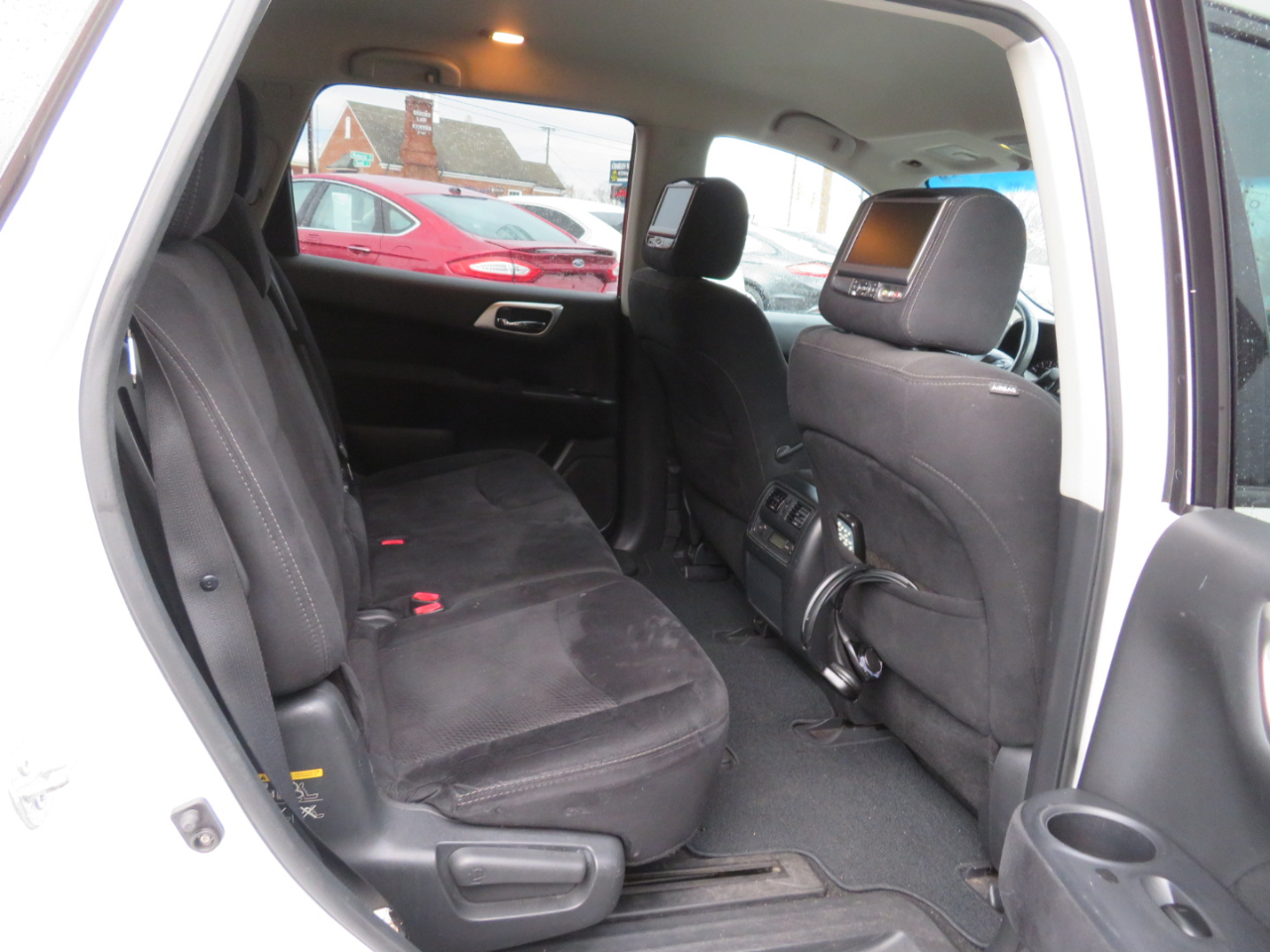 Nissan Pathfinder SV 2WD 2014