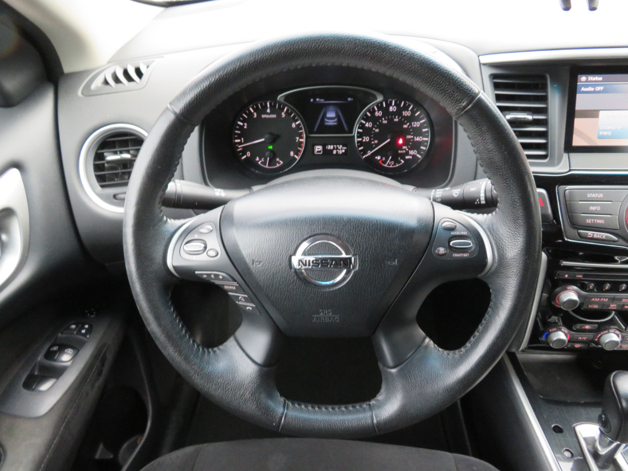 Nissan Pathfinder SV 2WD 2014