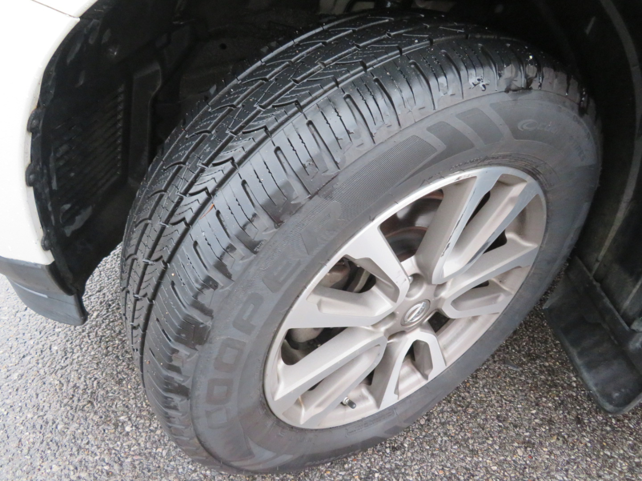 Nissan Pathfinder SV 2WD 2014