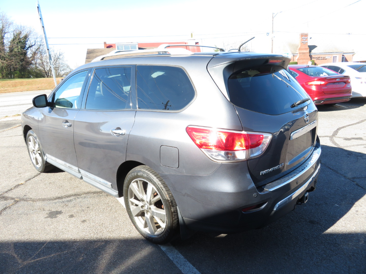 Nissan Pathfinder LE Platinum 2013