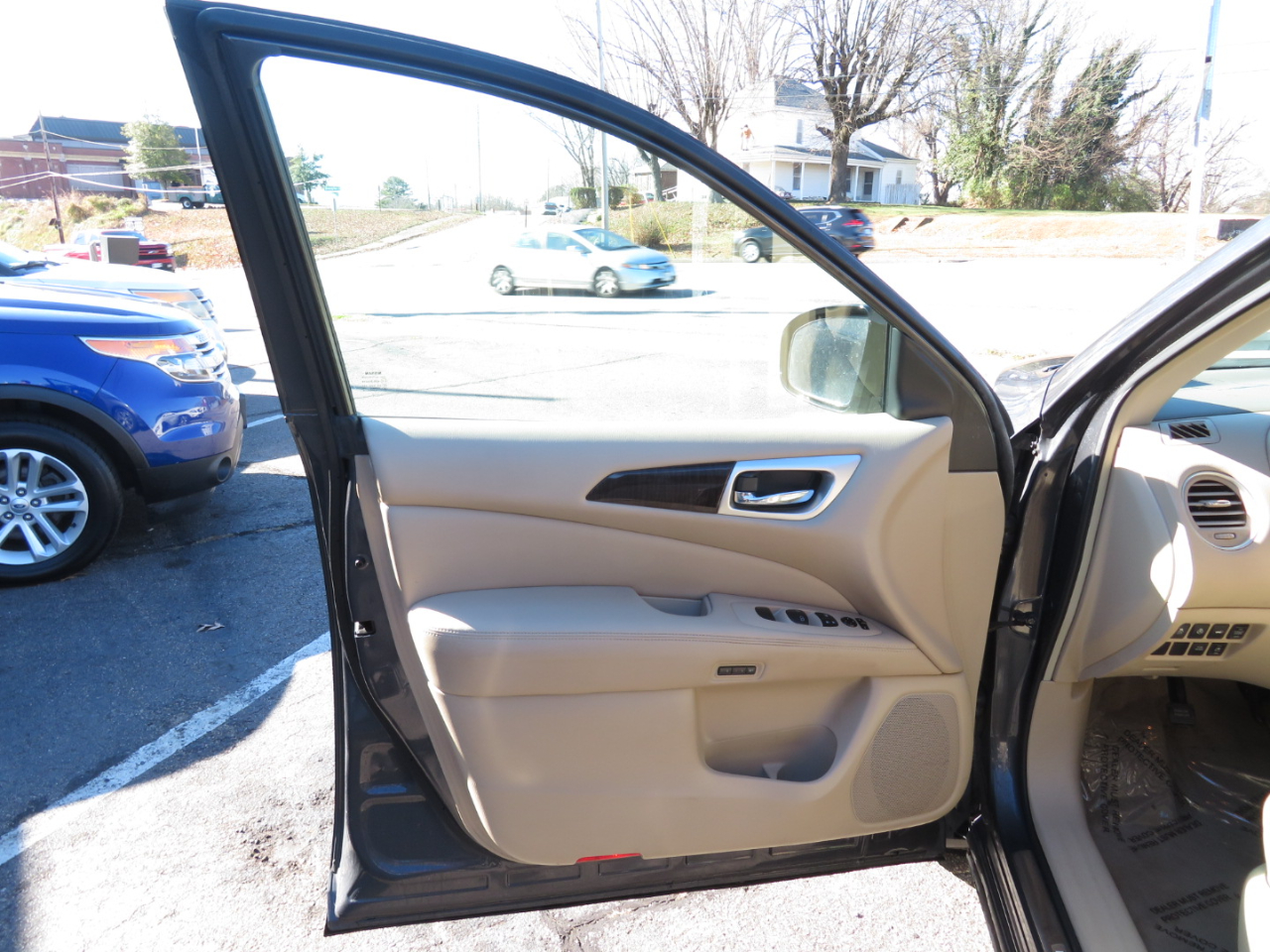 Nissan Pathfinder LE Platinum 2013