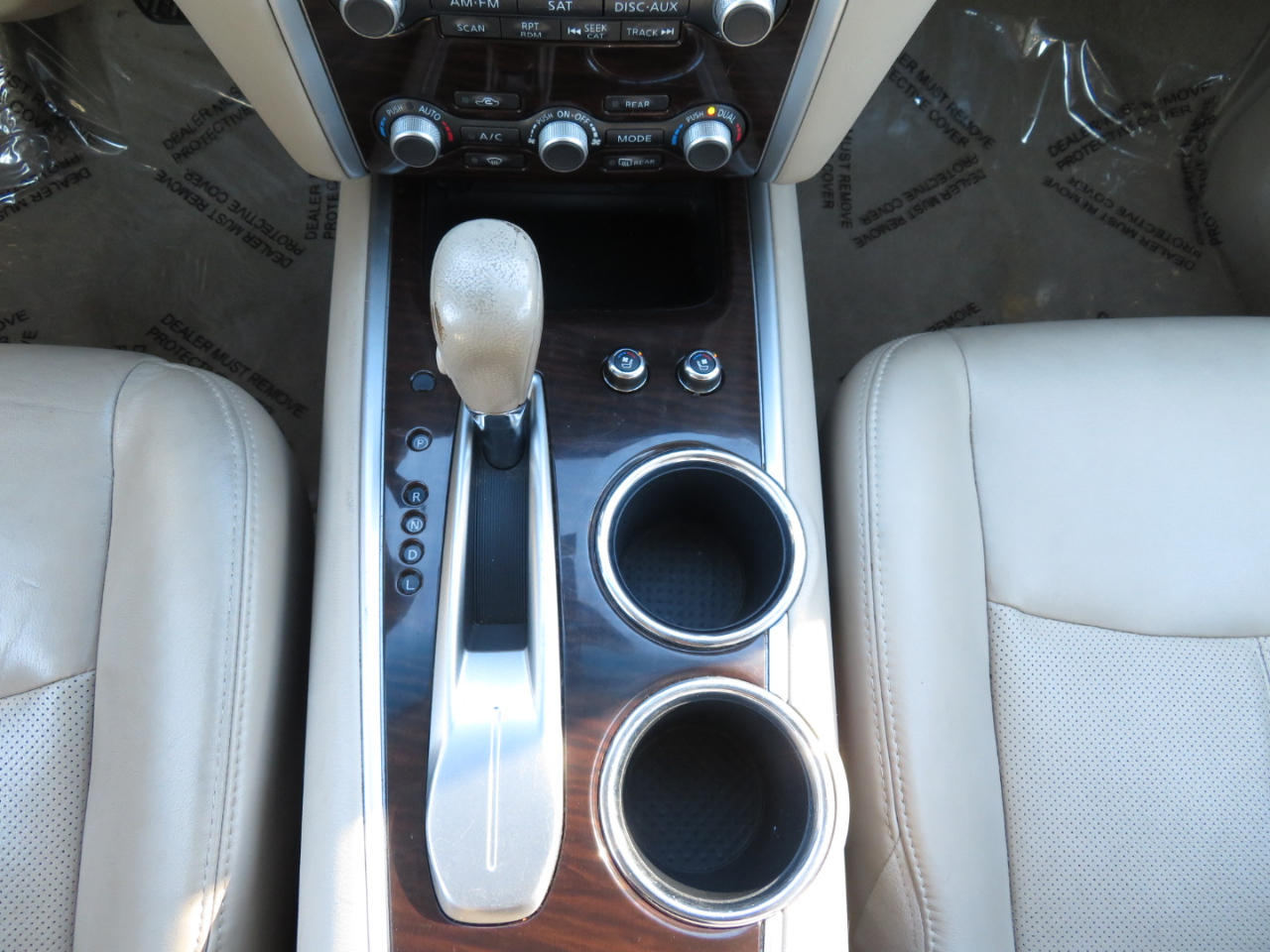 Nissan Pathfinder LE Platinum 2013