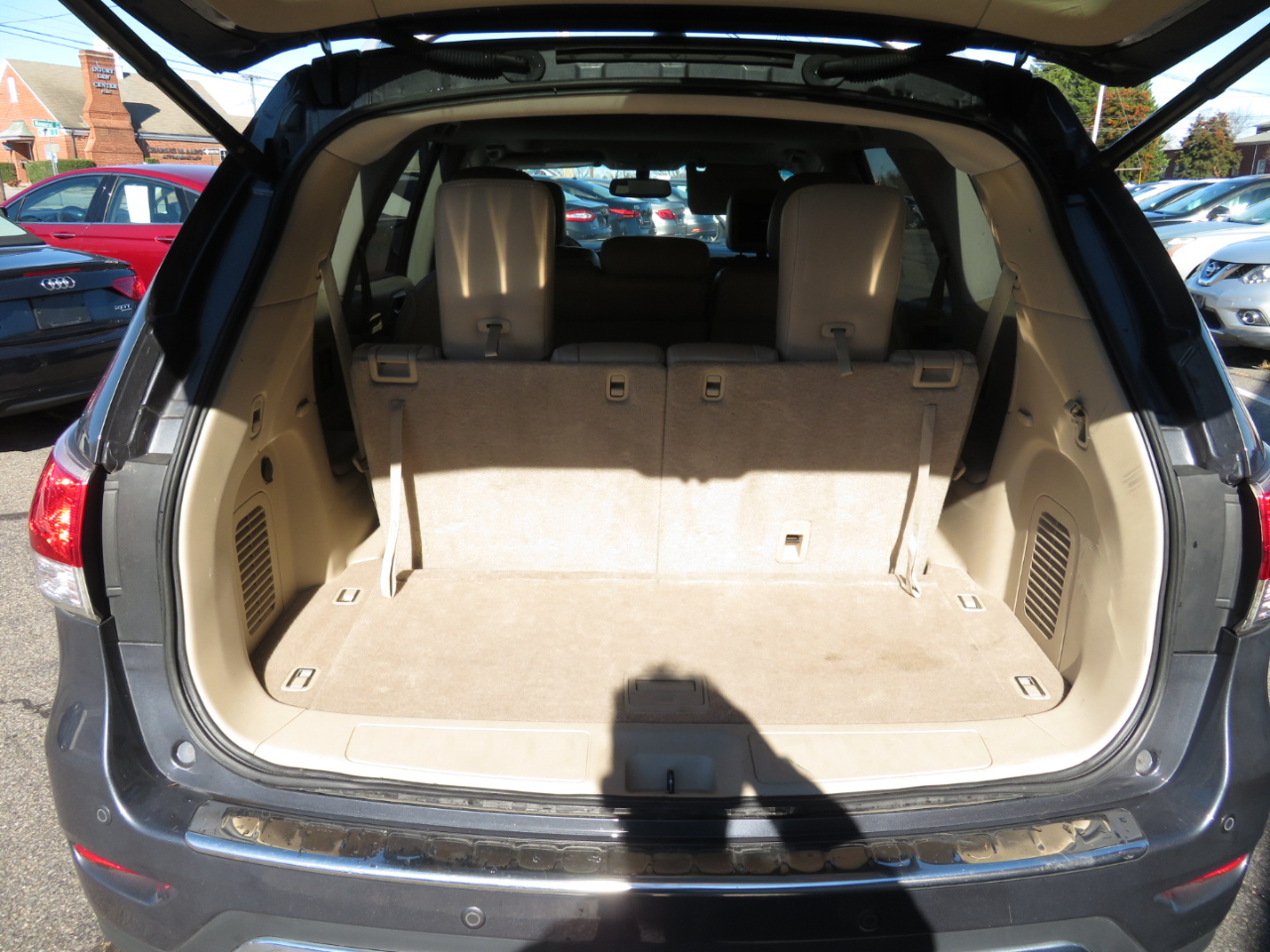 Nissan Pathfinder LE Platinum 2013