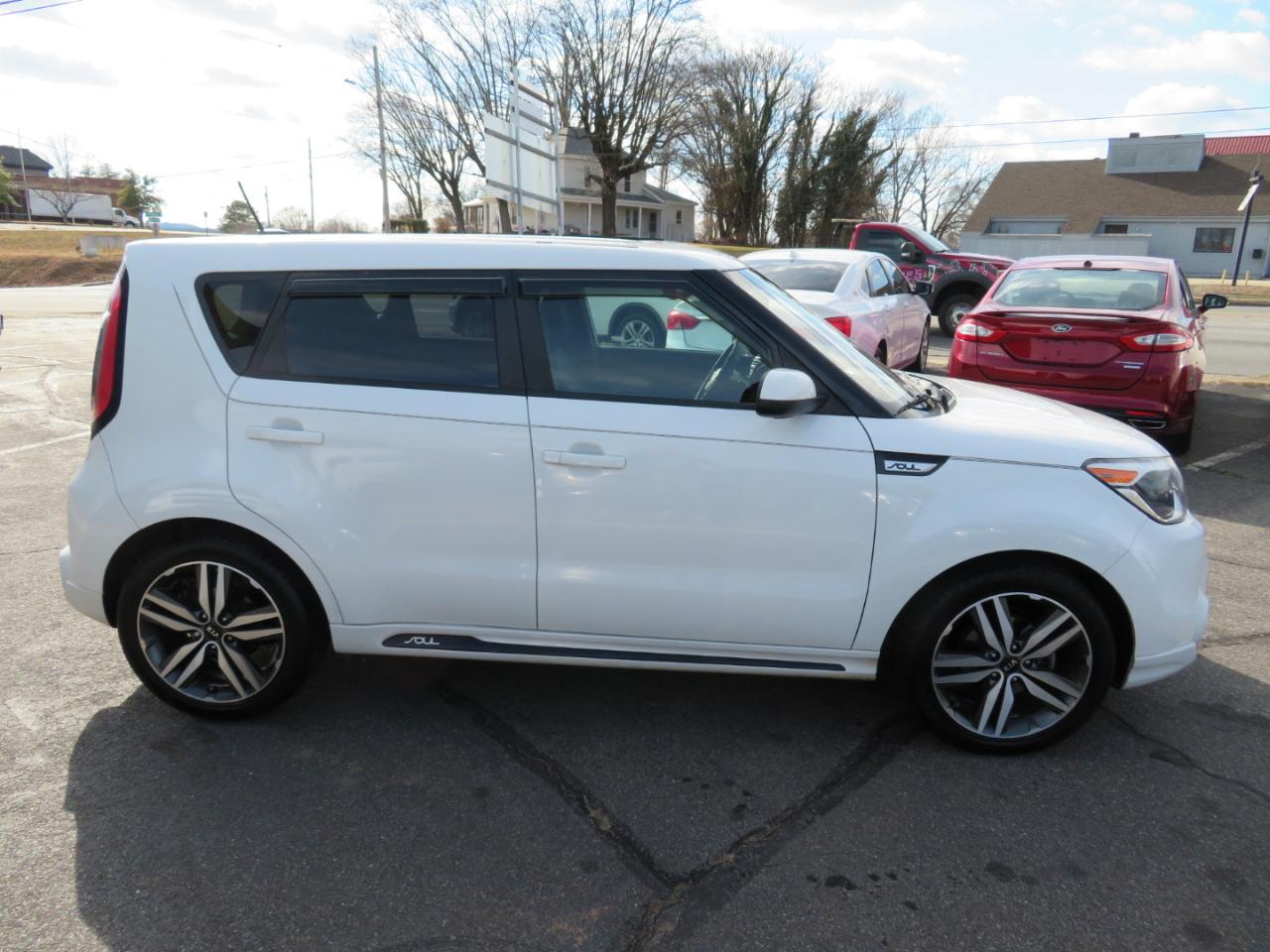 Kia Soul + w/Signature 2.0 Special Edition 2016
