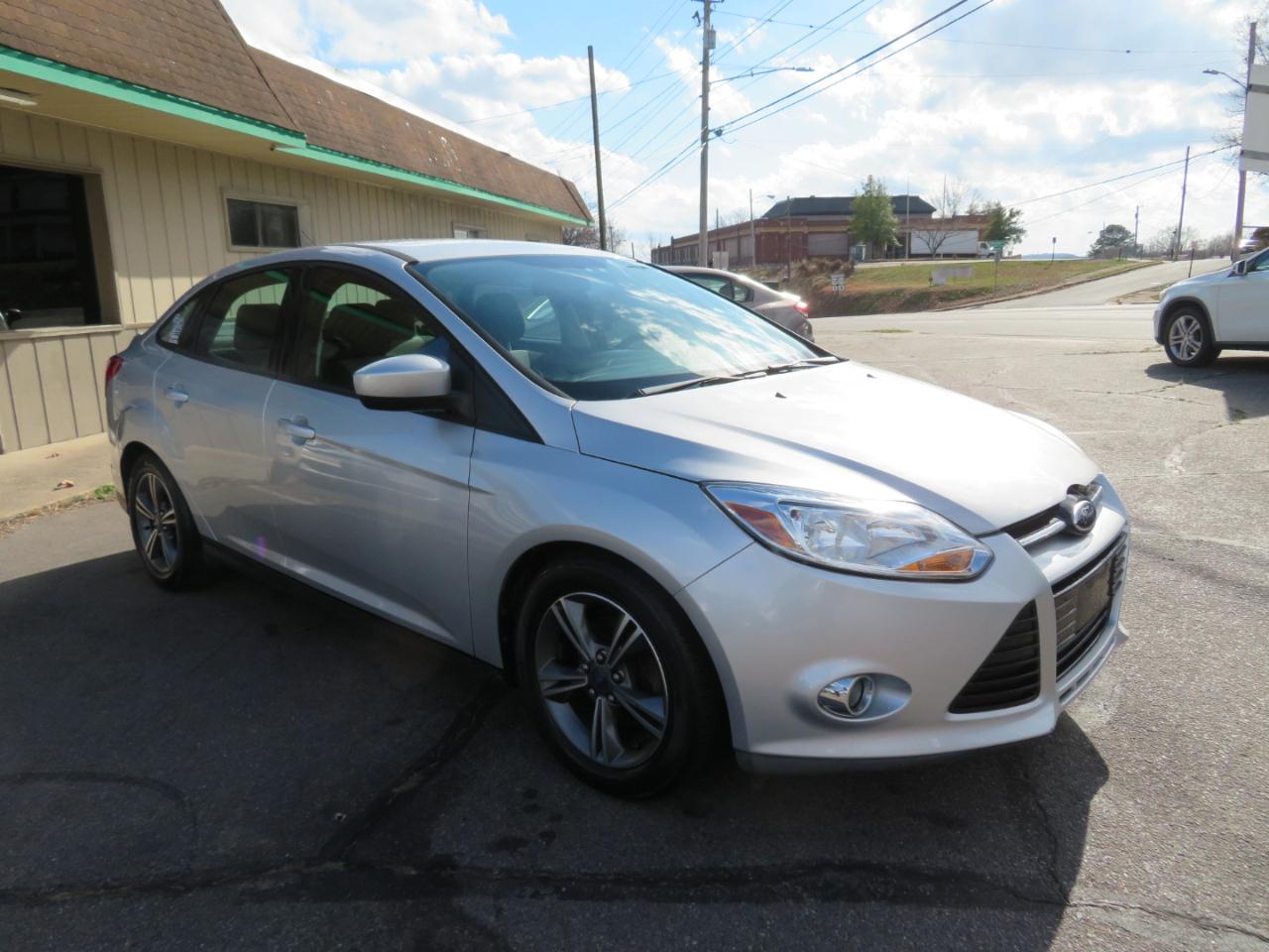 Ford Focus SE Sedan 2012