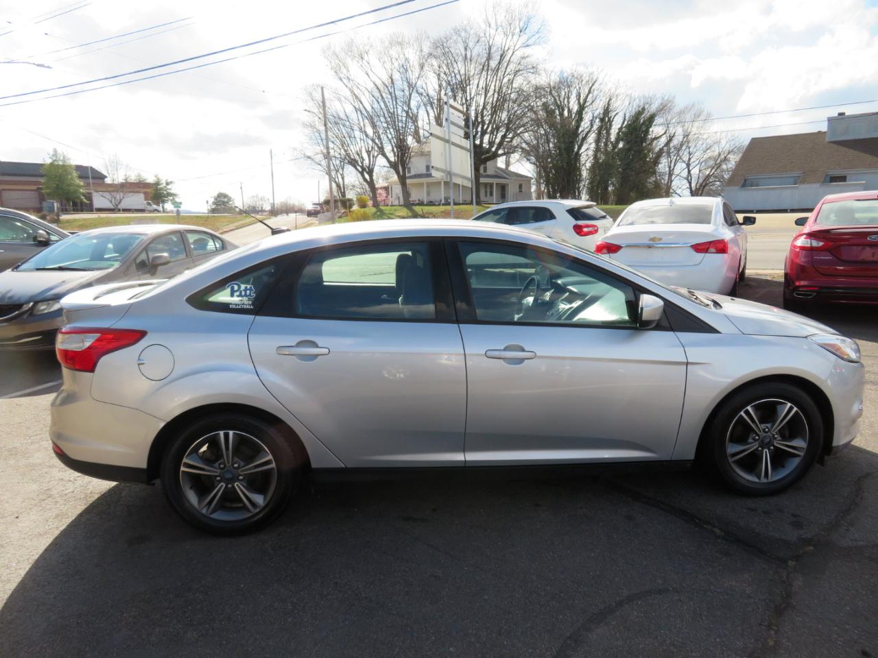 Ford Focus SE Sedan 2012