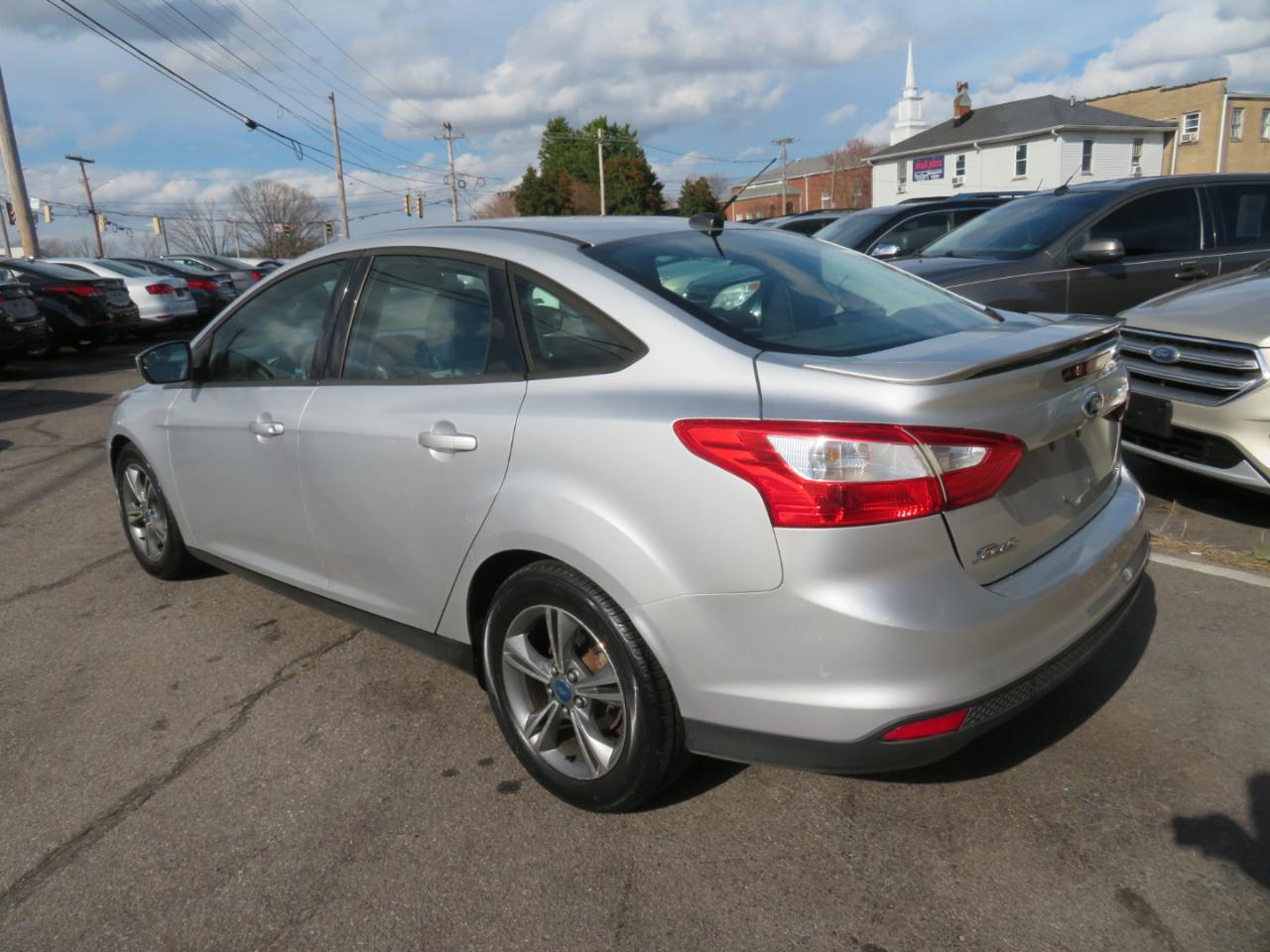 Ford Focus SE Sedan 2012