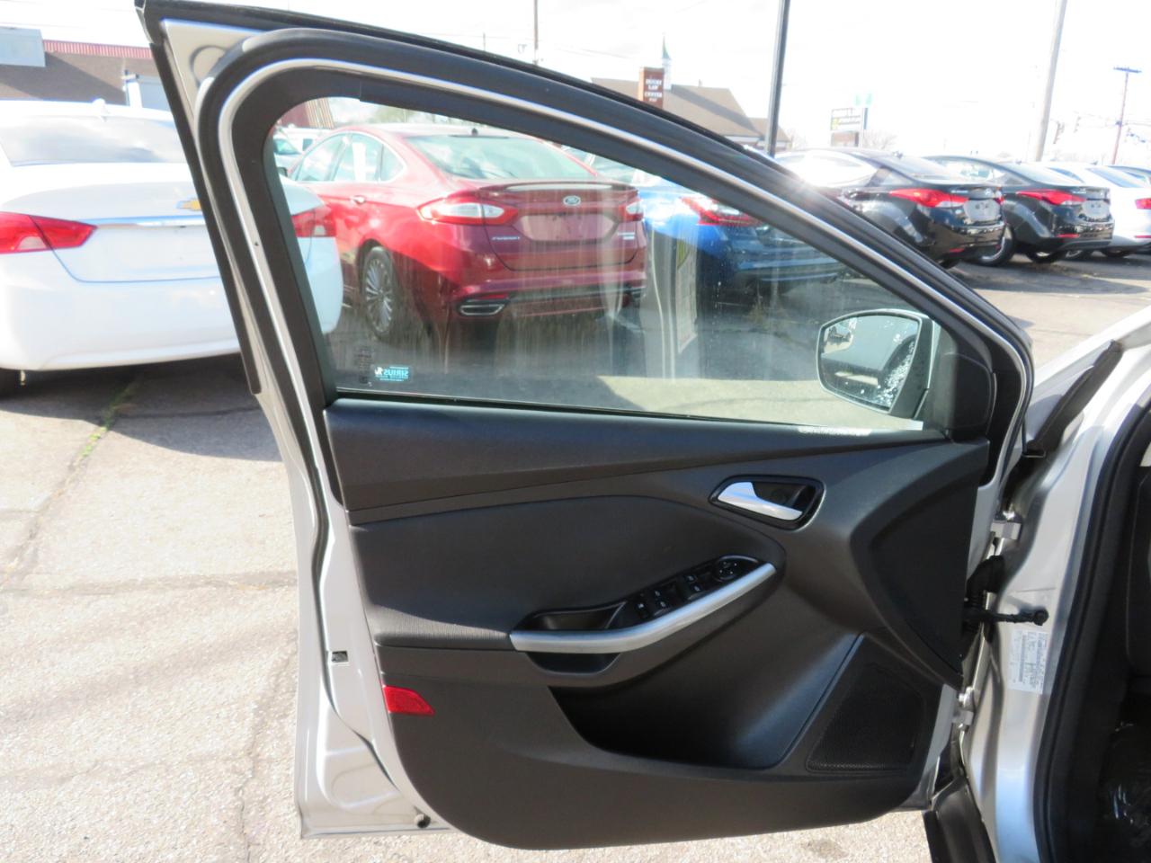 Ford Focus SE Sedan 2012