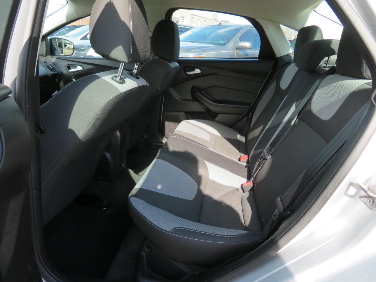 Ford Focus SE Sedan 2012