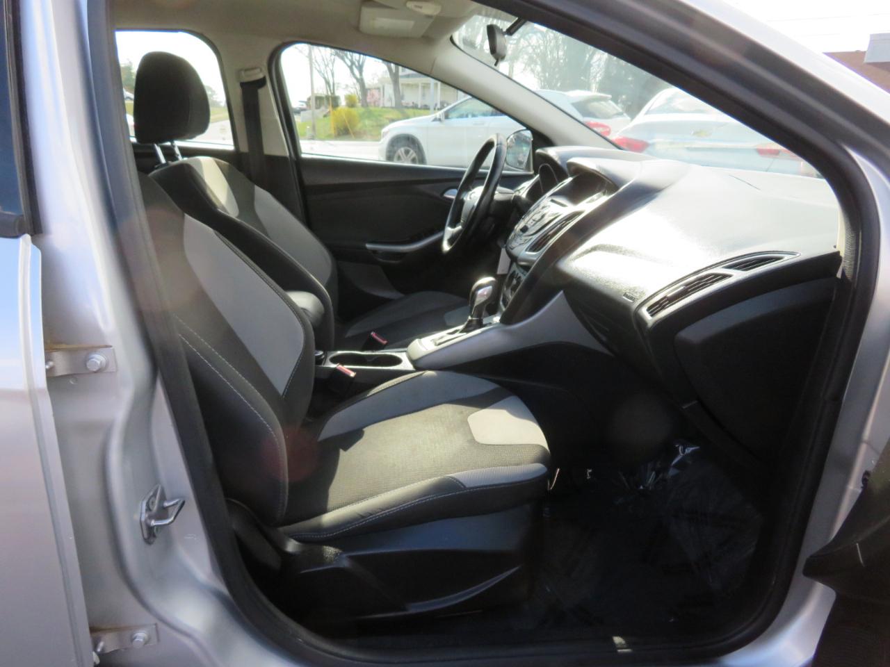 Ford Focus SE Sedan 2012