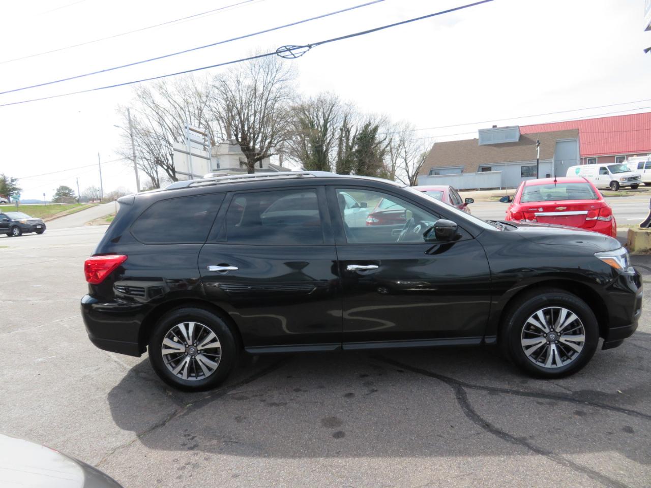 Nissan Pathfinder SV 4WD 2017