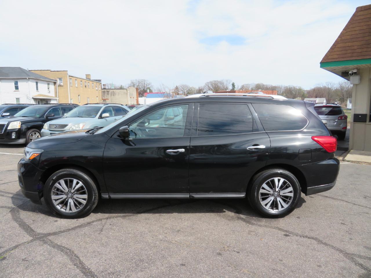 Nissan Pathfinder SV 4WD 2017