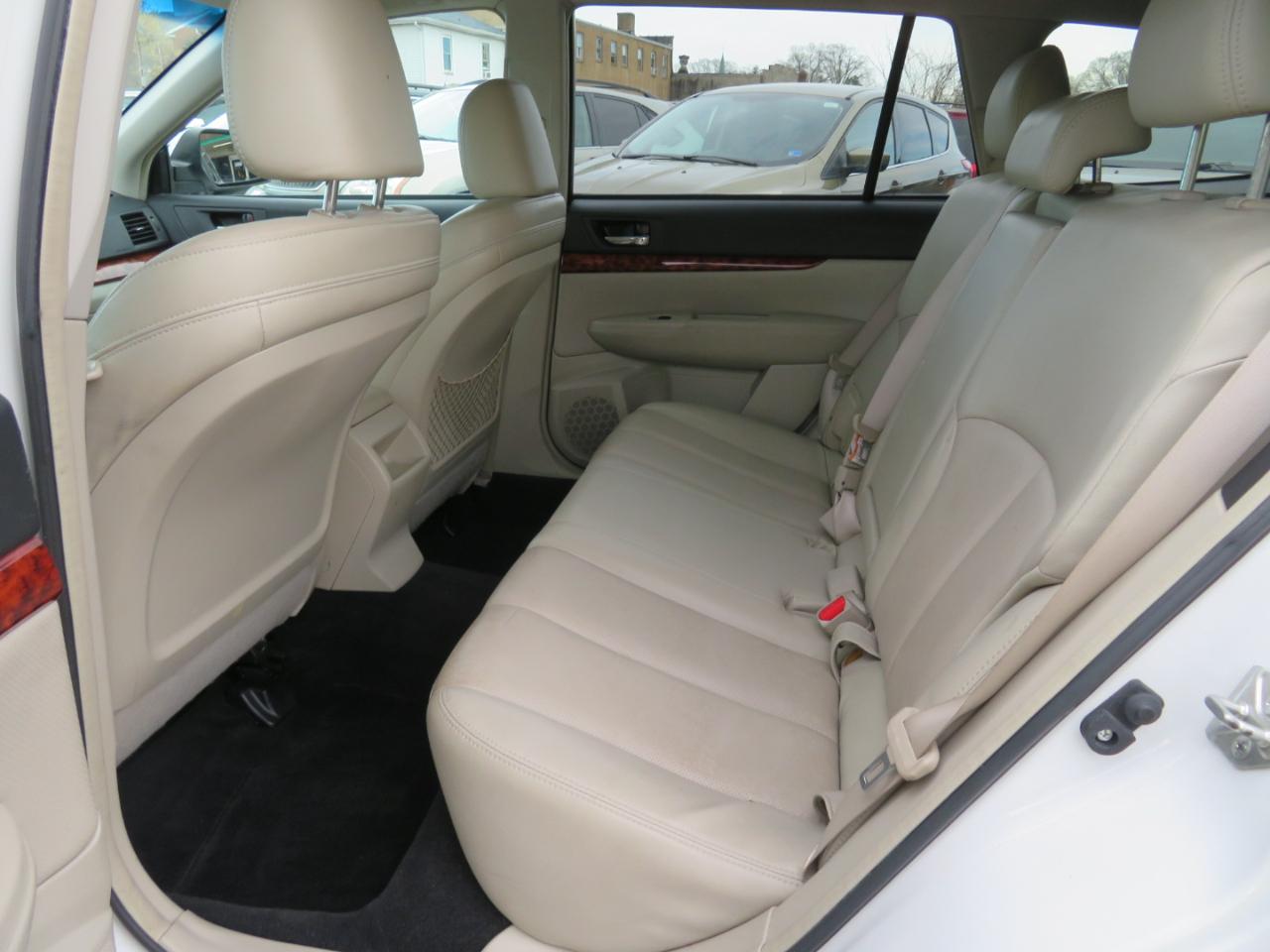 Subaru Outback 2.5i Limited 2010