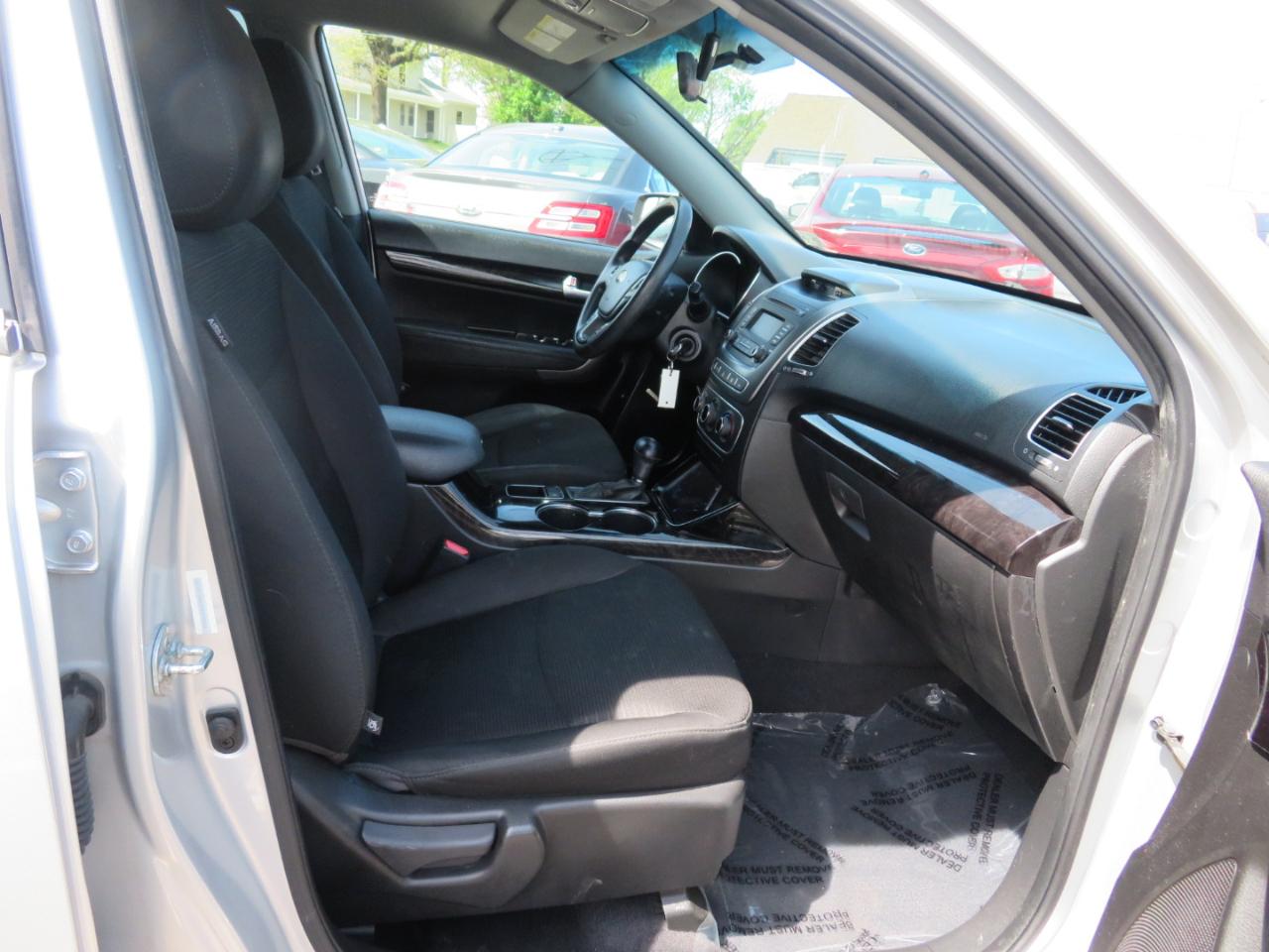 Kia Sorento LX 2WD 2015