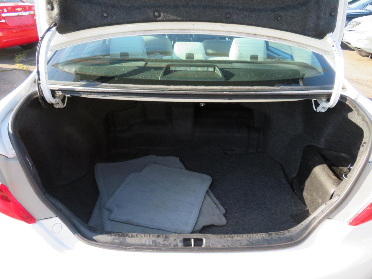 Toyota Camry Hybrid LE 2012