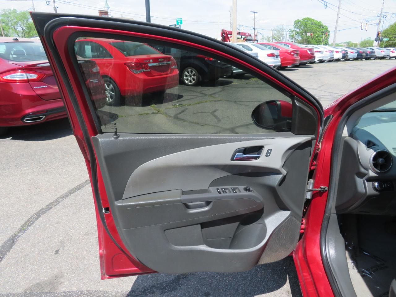 Chevrolet Sonic LT Auto 5-Door 2015