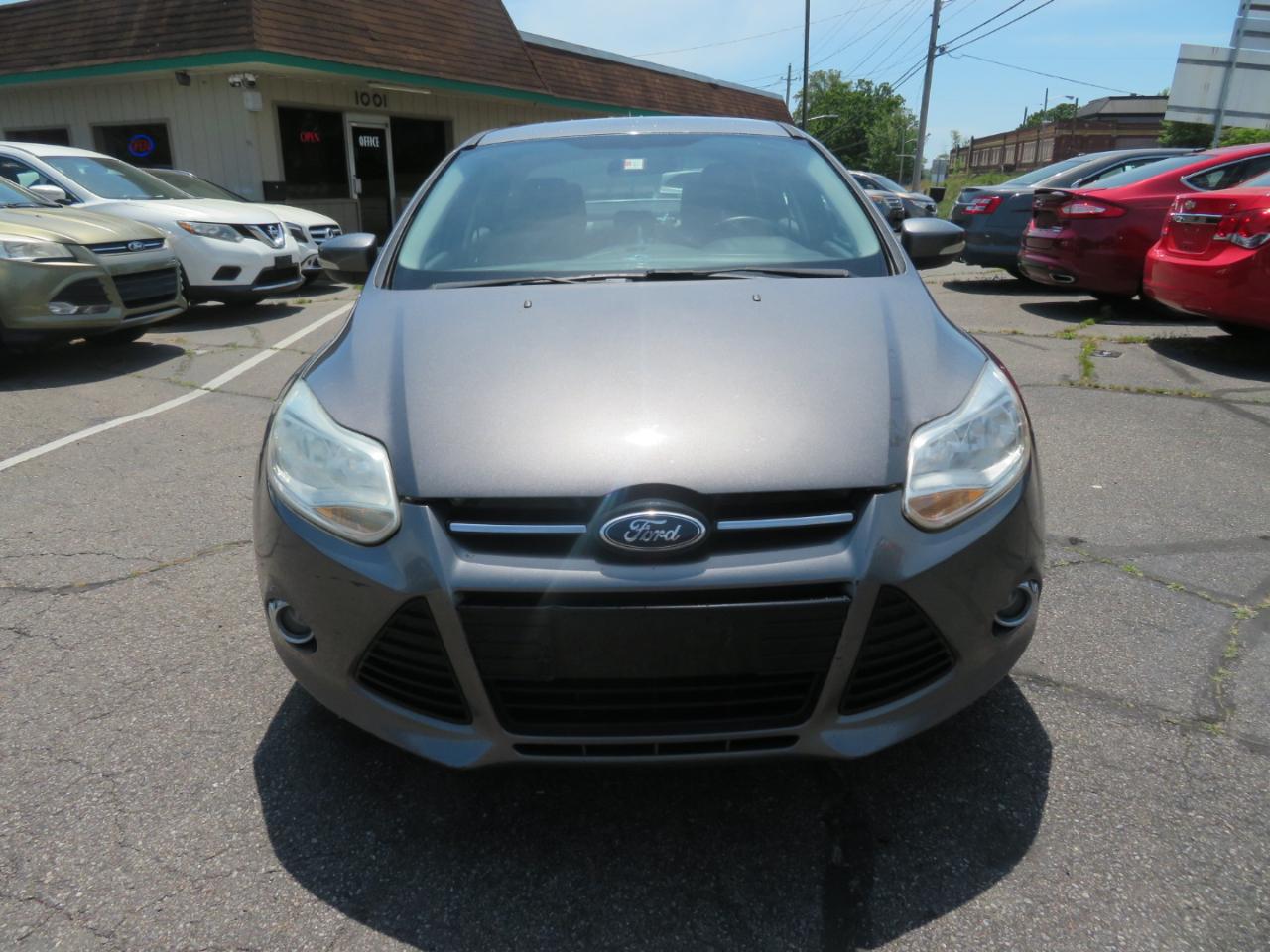 Ford Focus SE Sedan 2012