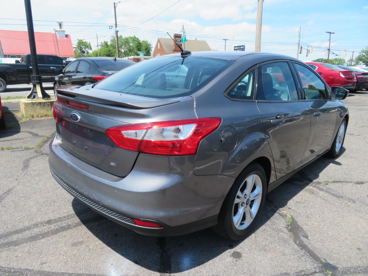 Ford Focus SE Sedan 2012