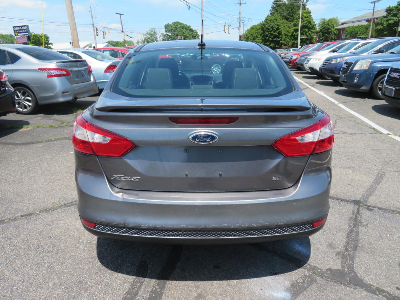 Ford Focus SE Sedan 2012