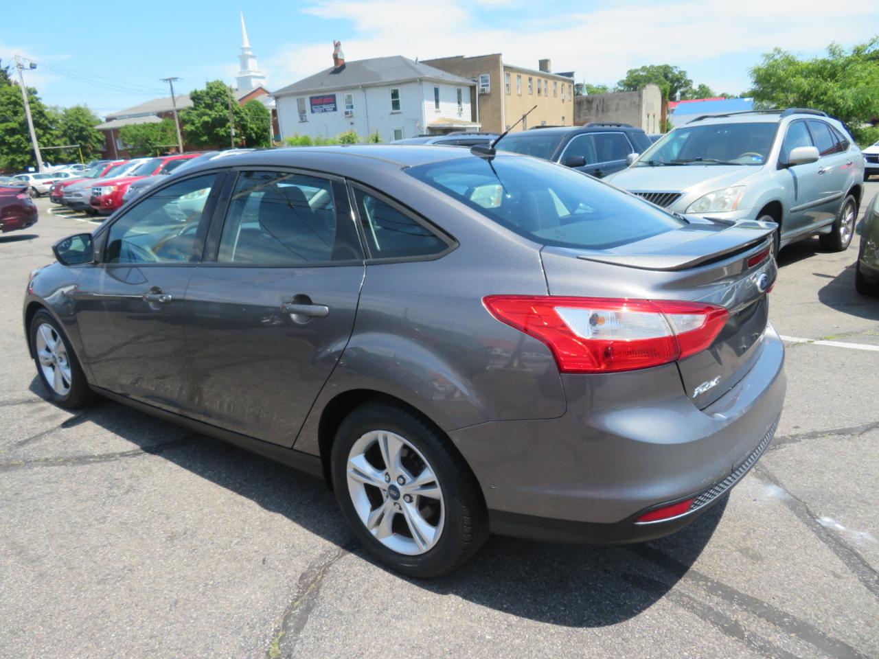Ford Focus SE Sedan 2012