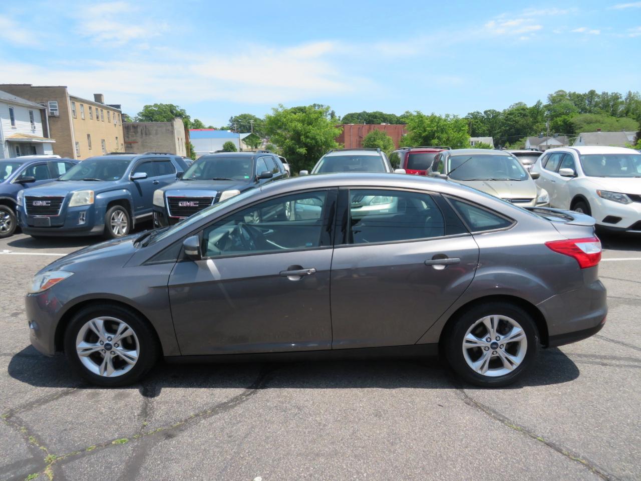 Ford Focus SE Sedan 2012