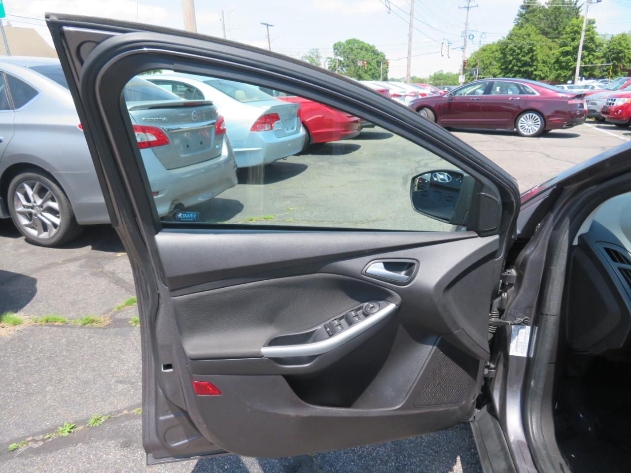 Ford Focus SE Sedan 2012
