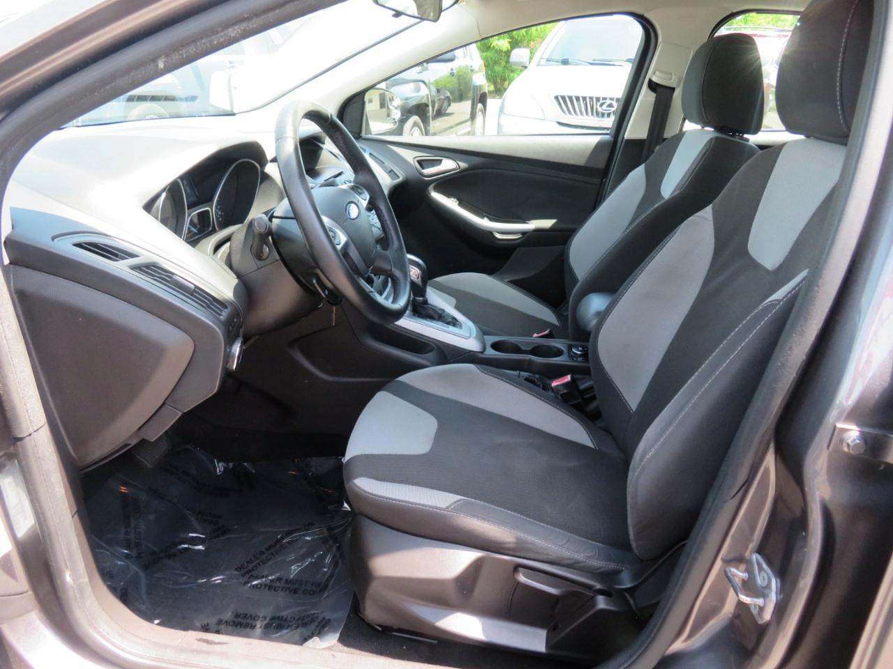 Ford Focus SE Sedan 2012