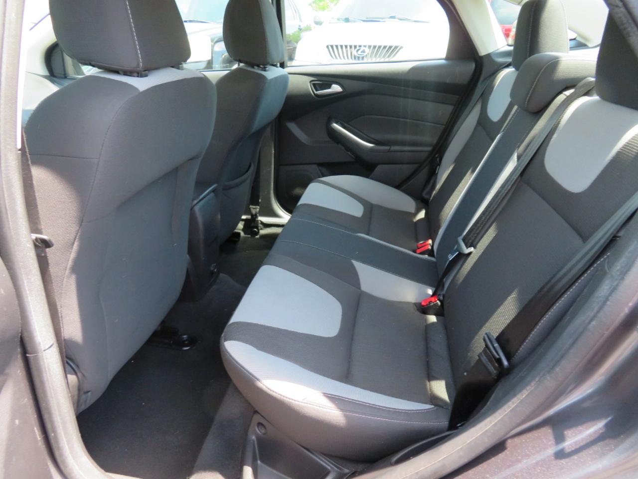 Ford Focus SE Sedan 2012