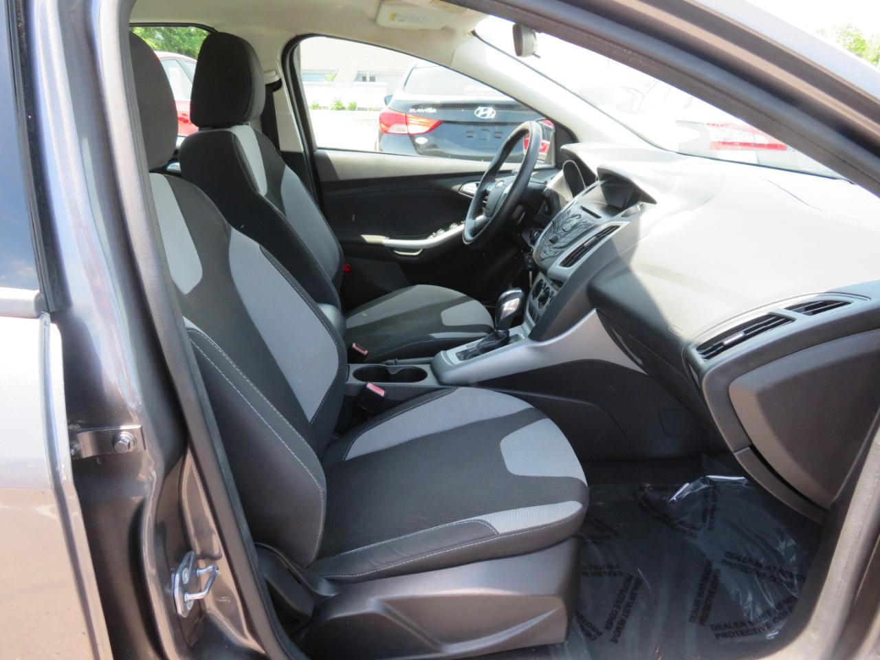 Ford Focus SE Sedan 2012