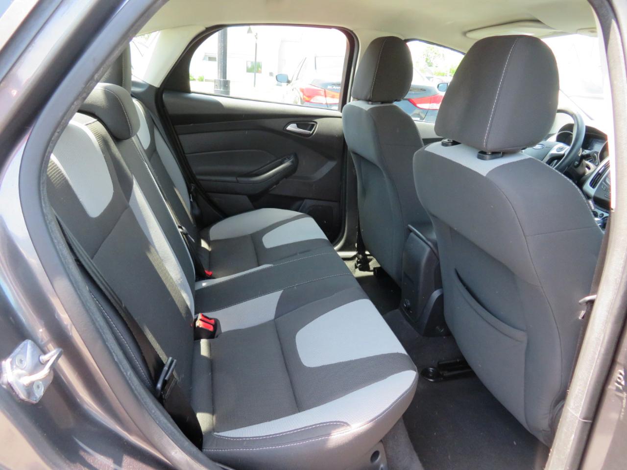 Ford Focus SE Sedan 2012