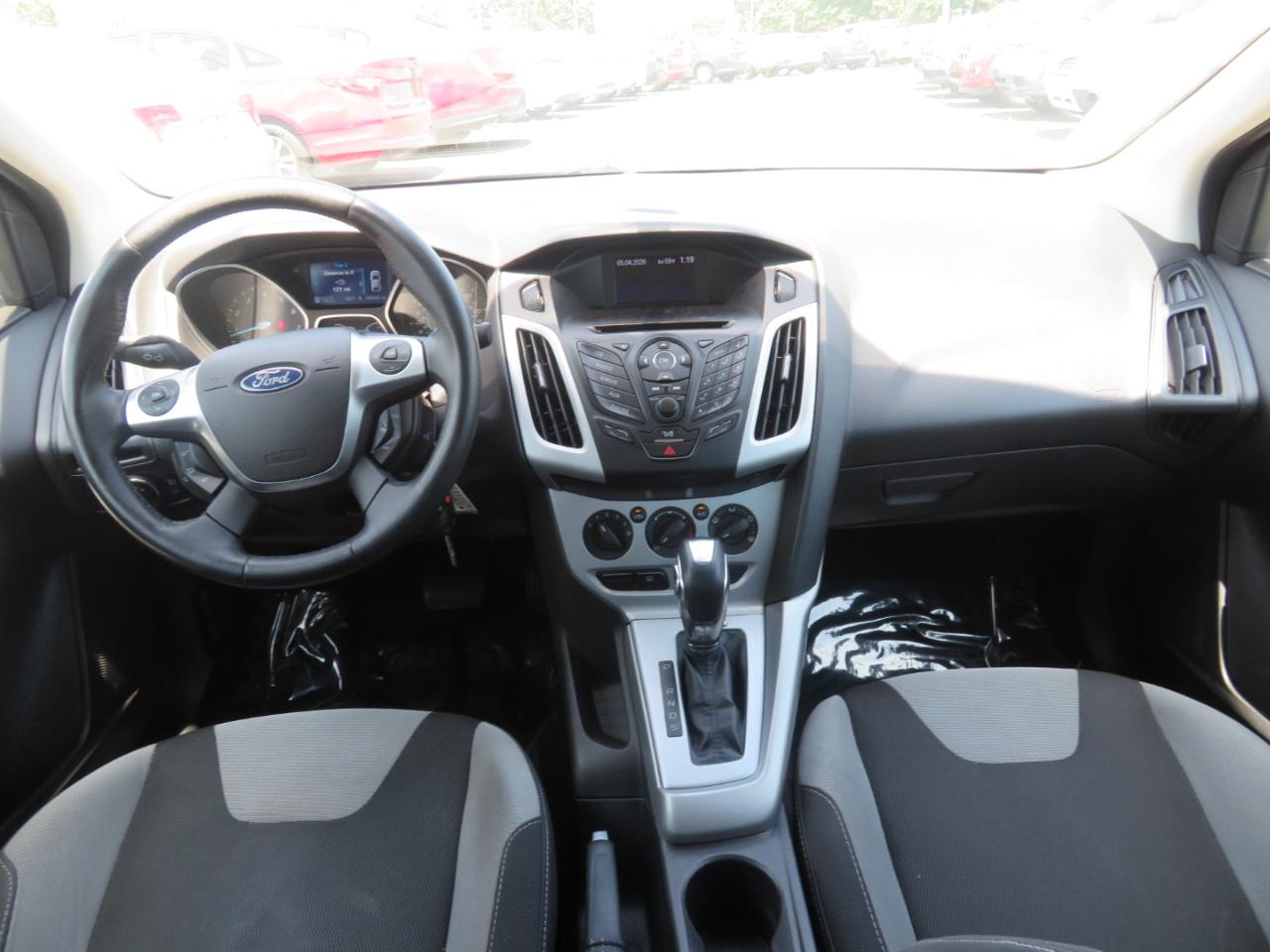 Ford Focus SE Sedan 2012