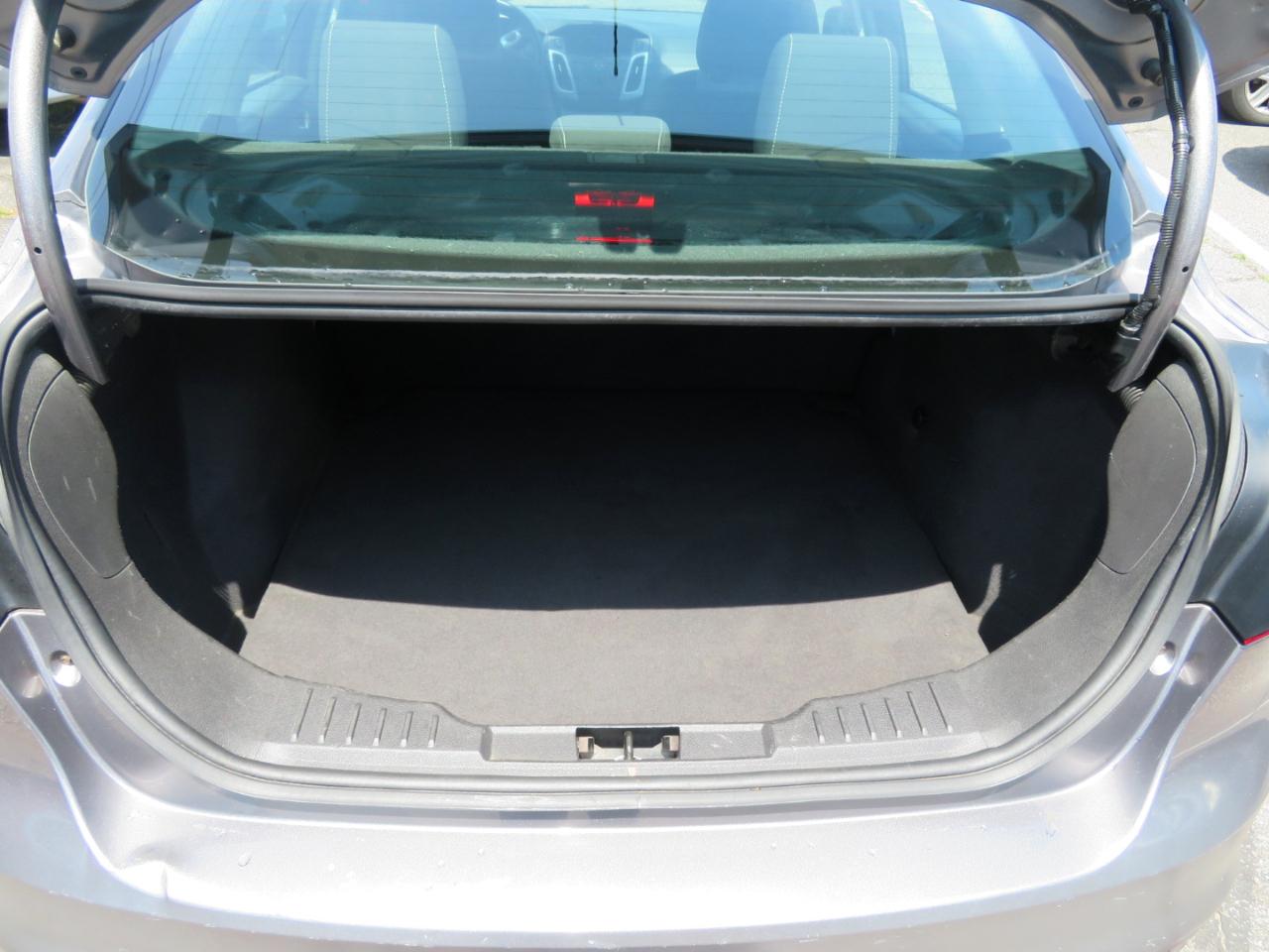 Ford Focus SE Sedan 2012