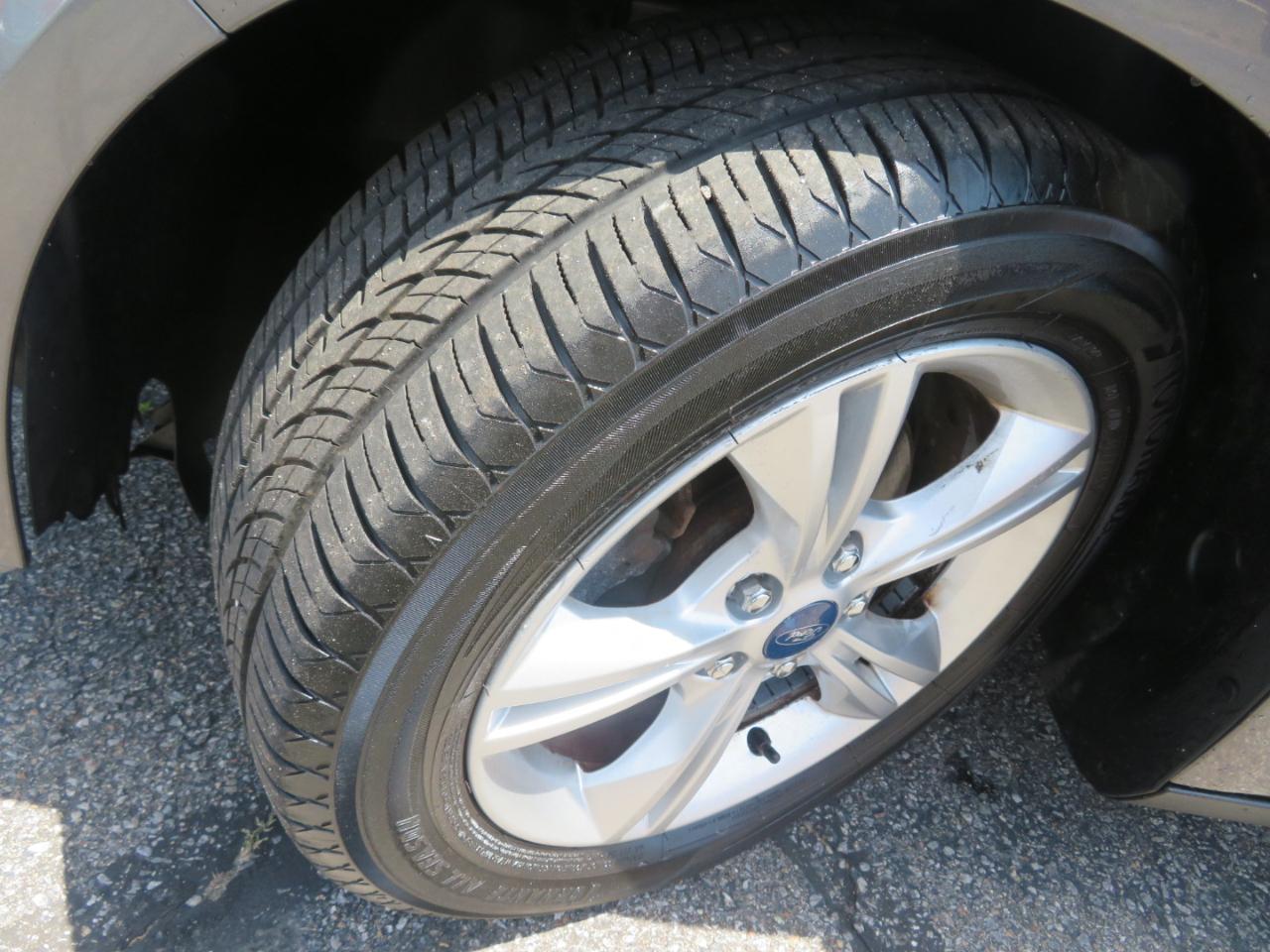Ford Focus SE Sedan 2012