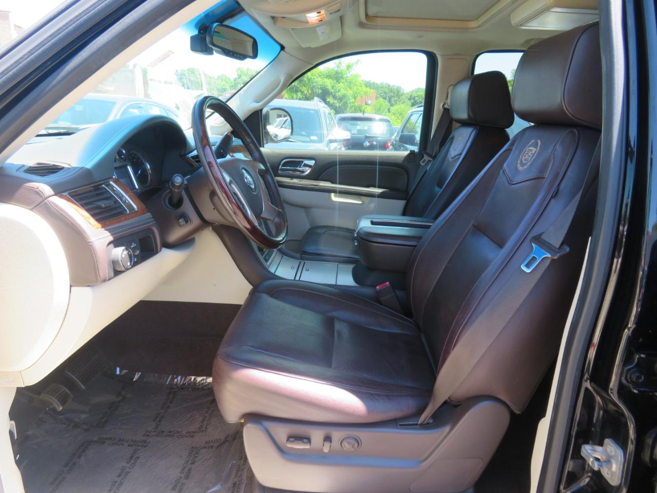 Cadillac Escalade AWD Platinum 2012