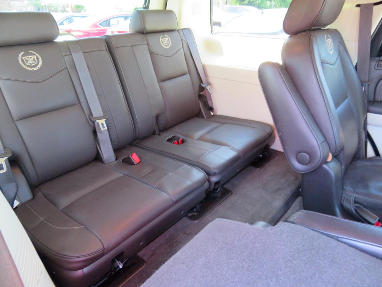 Cadillac Escalade AWD Platinum 2012