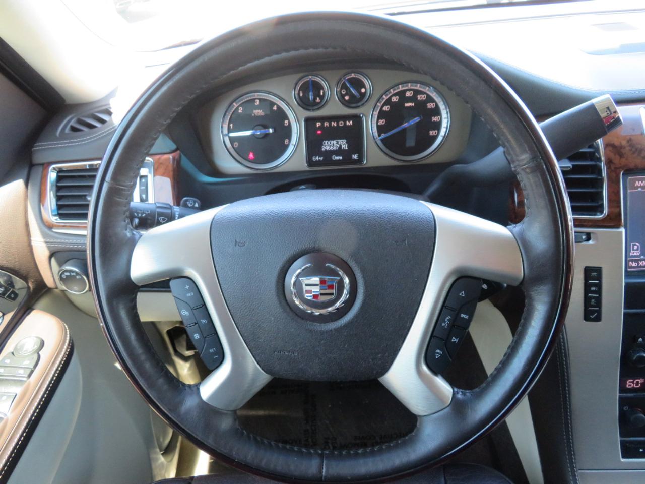 Cadillac Escalade AWD Platinum 2012