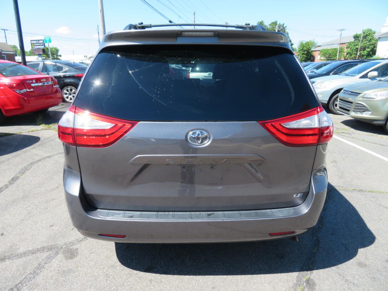 Toyota Sienna LE FWD 8-Passenger V6 2015
