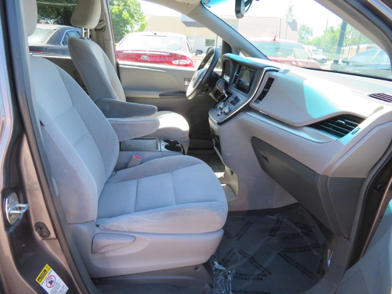 Toyota Sienna LE FWD 8-Passenger V6 2015