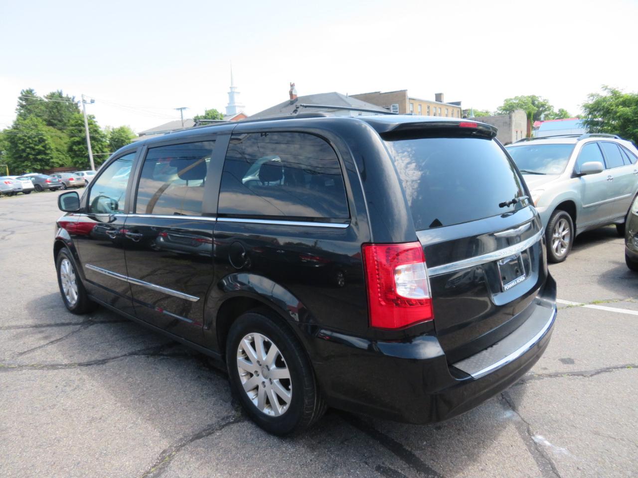 Chrysler Town & Country Touring 2013