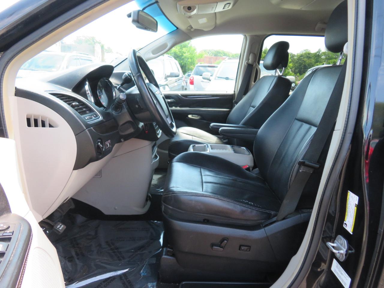 Chrysler Town & Country Touring 2013