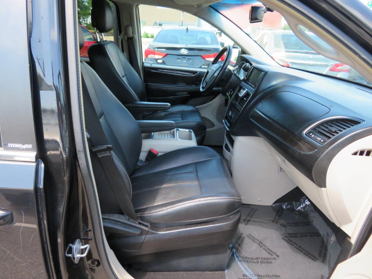 Chrysler Town & Country Touring 2013
