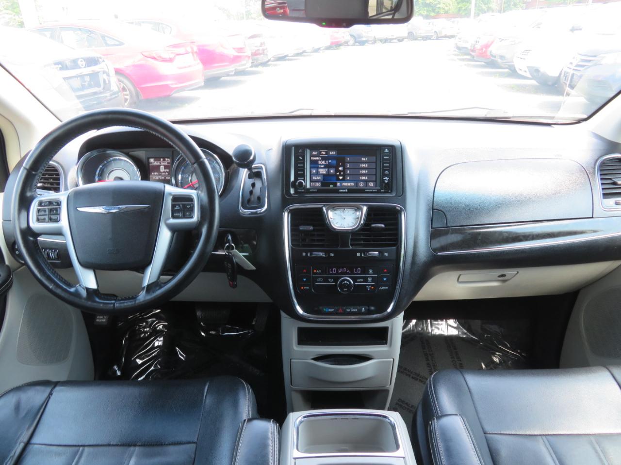 Chrysler Town & Country Touring 2013