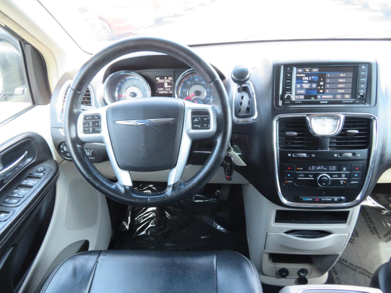 Chrysler Town & Country Touring 2013