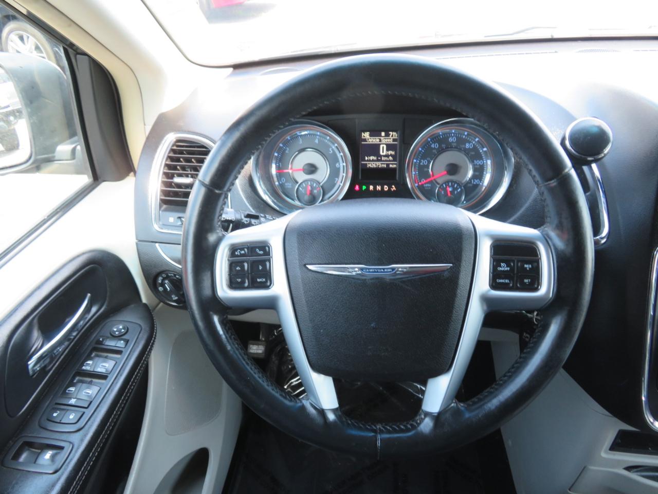 Chrysler Town & Country Touring 2013