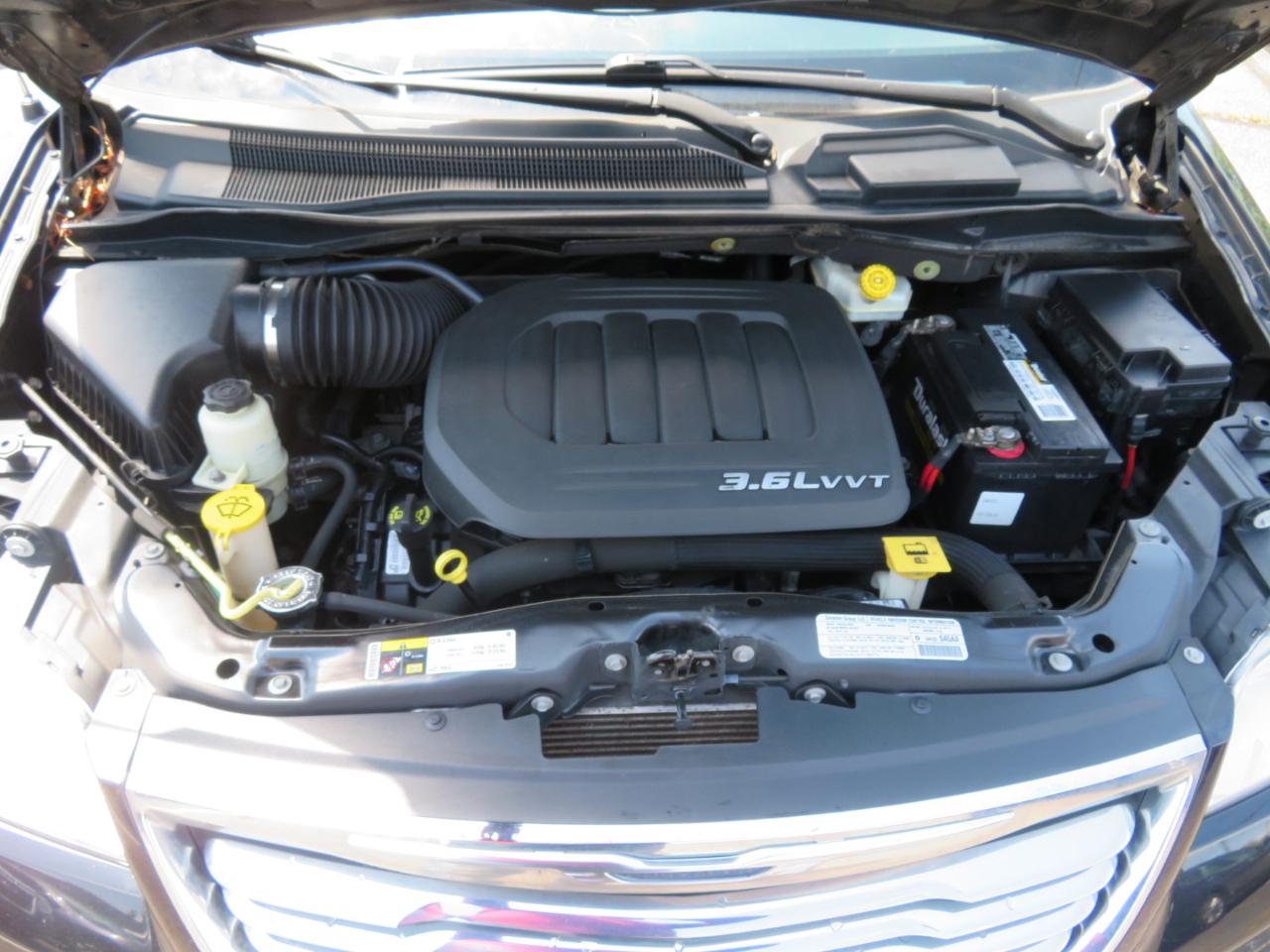 Chrysler Town & Country Touring 2013